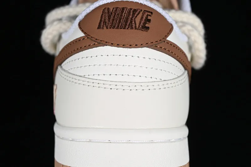 All Categories Nk SB Dunk Series Nk SB Dunk Low Low-top sneakers Nk Dunk Low Troublemaker Doll Soybean Milk Bear Maillard Simple and versatile SB strap low-top casual sneakers DD1873-200